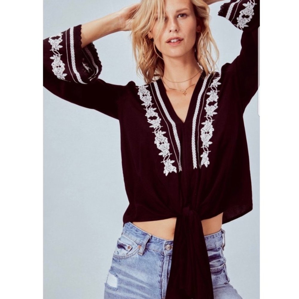 VICI LOVESTITCH Black and White Blouse